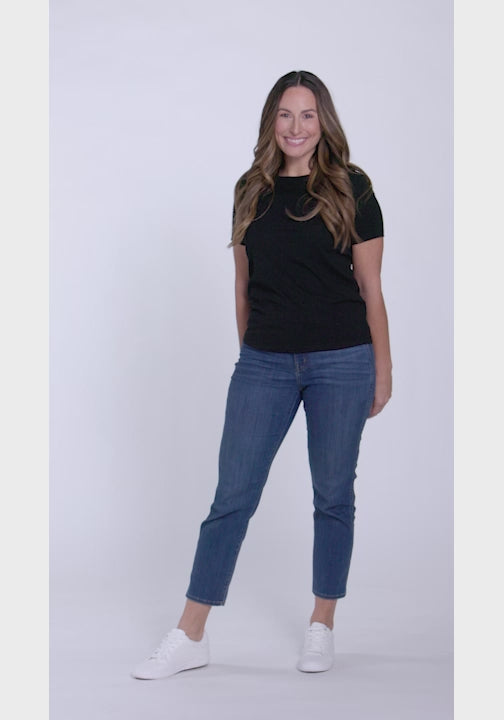 Model wearing Liza tee - walk off video
